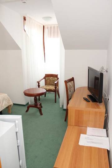 Чайка мариуполь. Кафе чайка алушта. Мариуполь гостиницы. Мариуполь гостиницы. Дк чайка мариуполь.